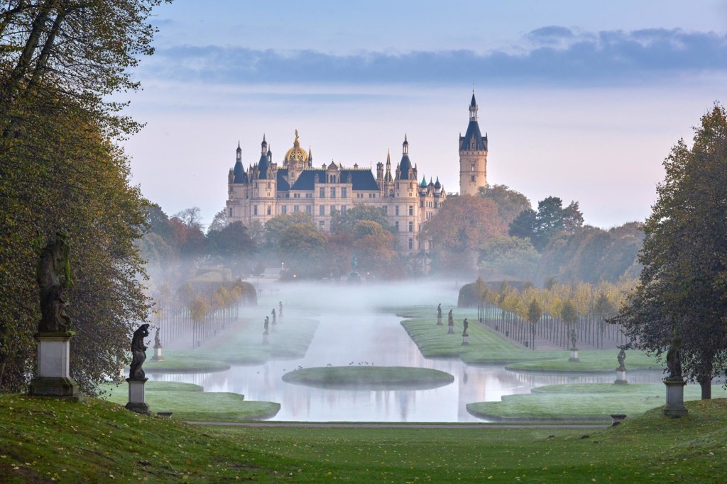 Schloss Schwerin im Nebel Foto: Thomas Grundner